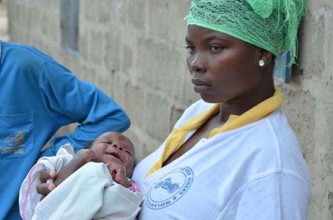 Imagen de Parteras: un papel vital en la salud materna