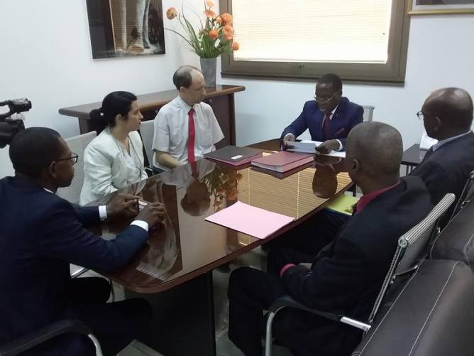 Miniatura de Anesvad y el Ministerio de Salud e Higiene Pública de Costa de Marfil firman un convenio de colaboración