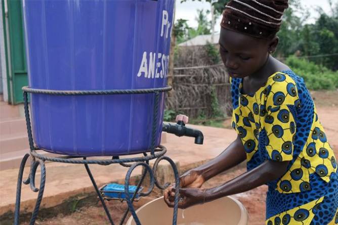 Miniatura de La higiene, el acceso al agua potable y contar con atención sanitaria, fundamentales contra las ETD
