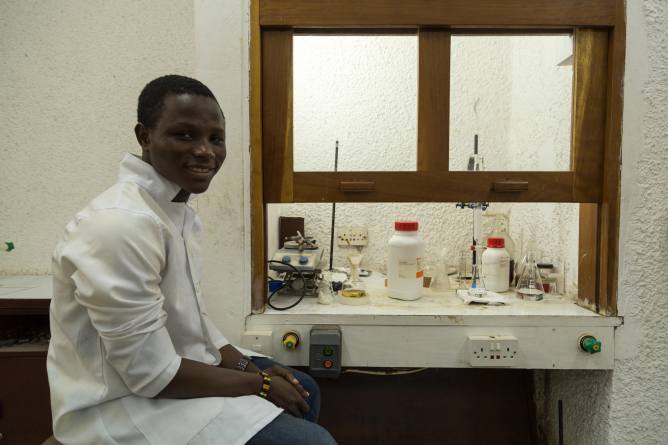 Miniatura de COVID-19 en África: volver a la normalidad sin la inmunidad de grupo